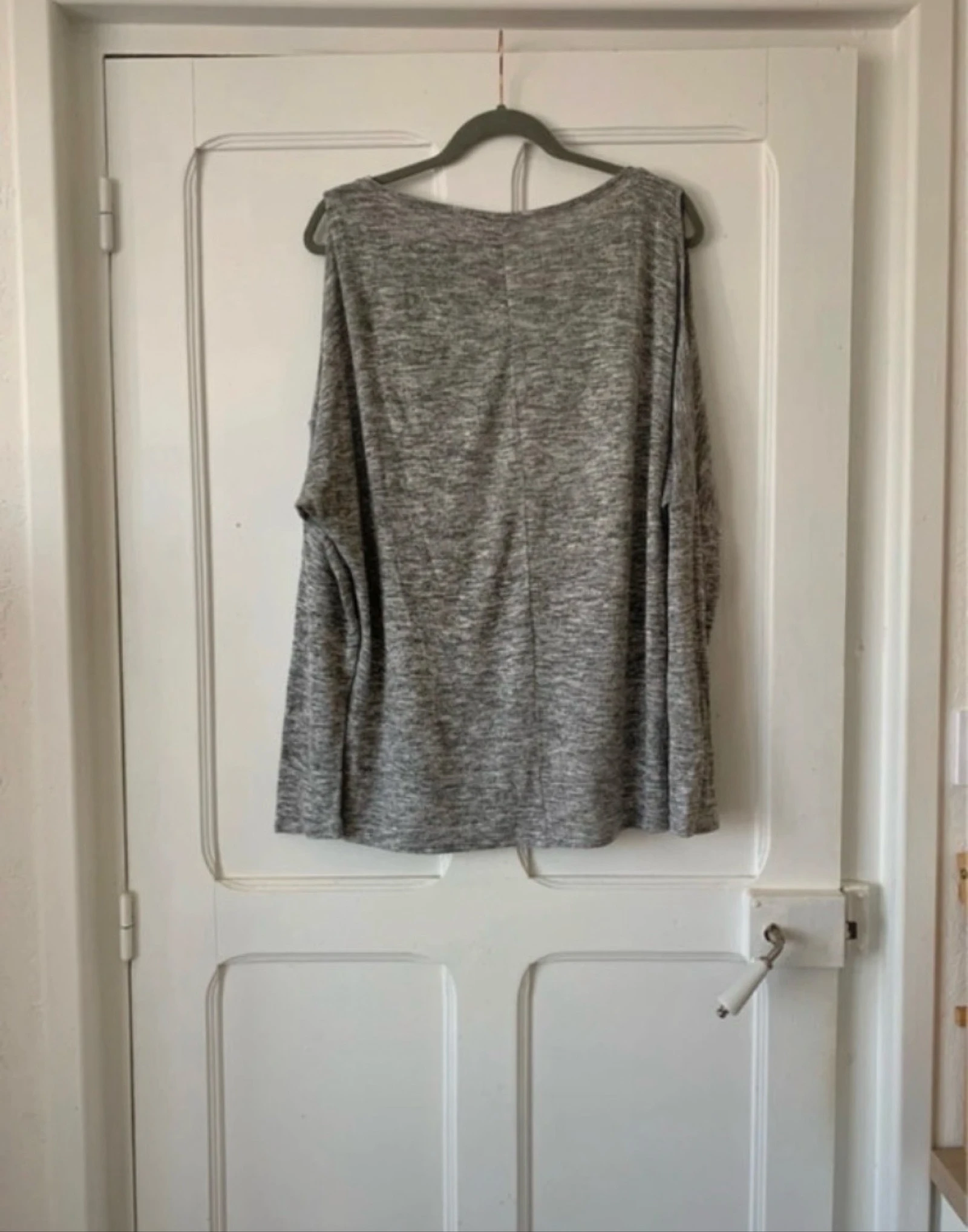 Grijze gespikkelde vrouwelijke top met ontbloot schouder - Maat L/XL New Yorker – photo 2